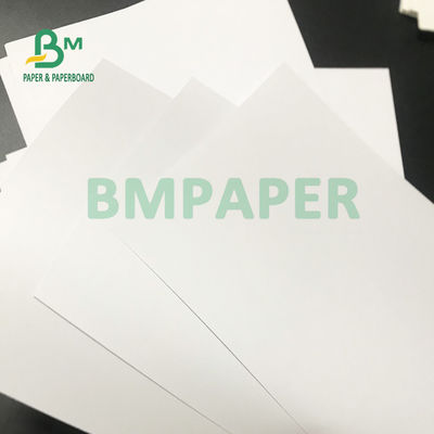 70gsm 75gsm Beyaz Kaplamasız Woodfree Kağıt İyi Pürüzsüz 700mm X 1000mm