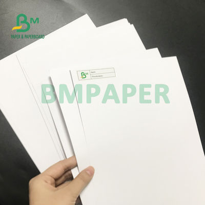 70gsm 75gsm Beyaz Kaplamasız Woodfree Kağıt İyi Pürüzsüz 700mm X 1000mm