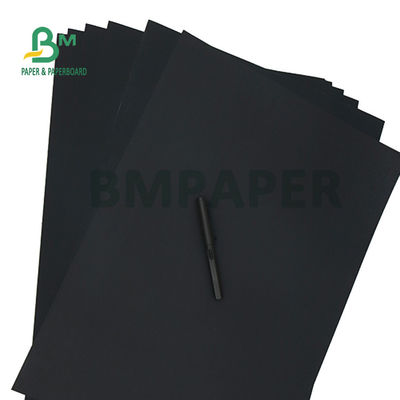 150gm 200gm hediye ambalajı için siyah kraft kağıt kartonu 70 x 100cm İyi sertlik