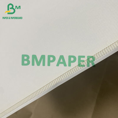 Siyah / Beyaz Dalgalanmış Karton Yapraklar 3 Katman Tam Renkli F Flüt Tahta 700mm X 1000mm