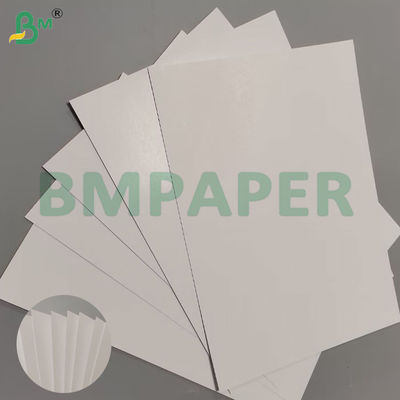 Siyah çekirdekli kağıt Yumuşak yüksek katlanmaya dayanıklı oyun kartı kağıdı 450 * 320mm
